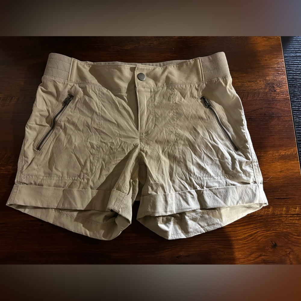 Cargo Hiking Shorts inseam 4 inch Athleta Camel Tan 8